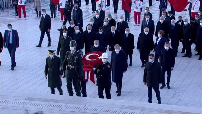 Cumhurbaşkanı Erdoğan Anıtkabir'de: '2023 hedeflerimize kararlılıkla devam ediyoruz'