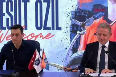 Mesut Özil, Başakşehir'e imzayı attı: Hedefim sadece huzurlu olmak ve futbol oynamak