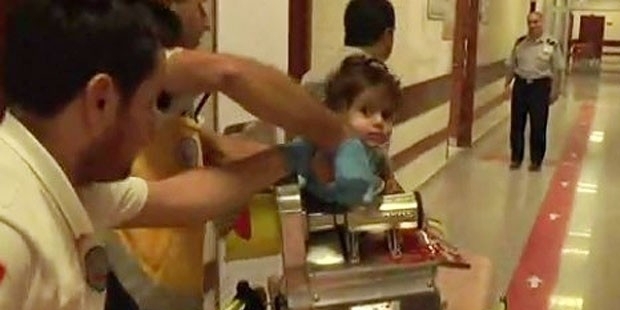 1 yaşındaki bebek kolunu kıyma makinesine kaptırdı, itfaiye çağırıldı!