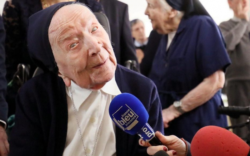 116 yaşındaki Fransız rahibe, Covid-19'u belirti göstermeden atlattı