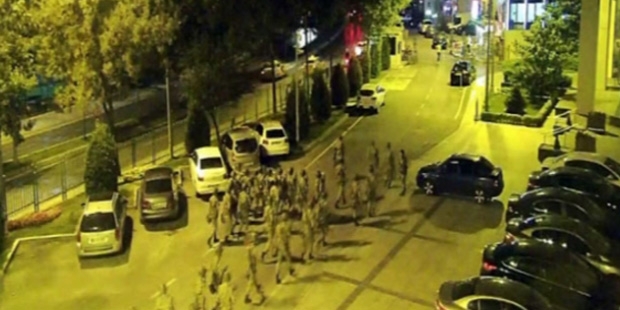 15 Temmuz'da AKP İl Başkanlığı'nı basan asker: Başımızdaki yüzbaşı 