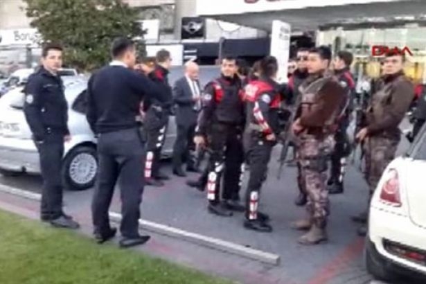 50 kişilik silahlı grup plaza bastı