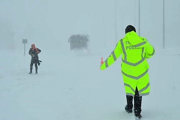 899 köy ve mahalle yolu kardan kapalı!