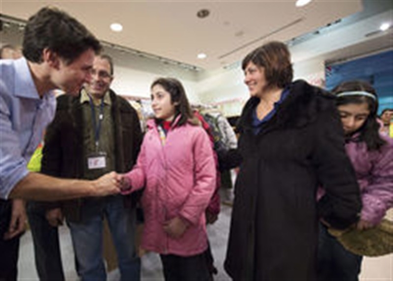 Kanada başbakanı Suriyeli mültecileri karşıladı!