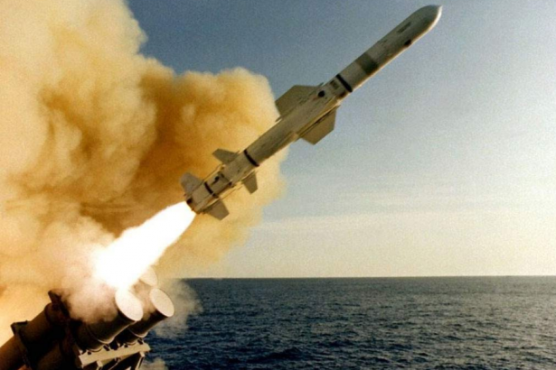 ABD Yemen'i vurdu, İran bölgeye savaş gemilerini gönderdi!