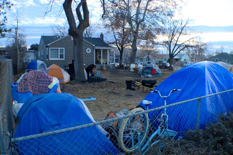 ABD'de evsizlere bahçesini açan aktivist şikayet edildi