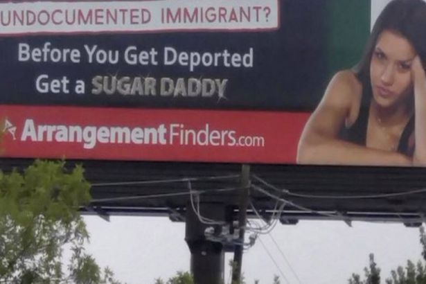 ABD'de göçmen kadınlara 'eskortluk yapın' yazan reklam panosu!
