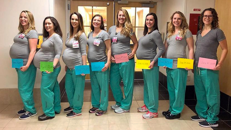 ABD'de kadın doğum ünitesindeki dokuz hemşire aynı anda bebek bekliyor