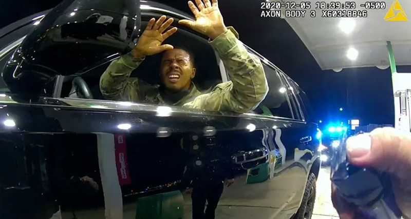 ABD'de siyah teğmene biber gazı sıkan polis kovuldu