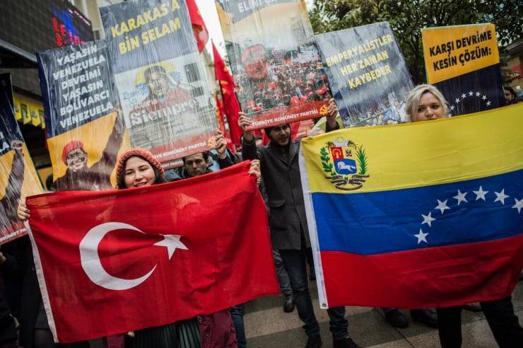 ABD'nin darbe girişiminde bulunduğu Venezuela'ya İstanbul'da destek eylemi
