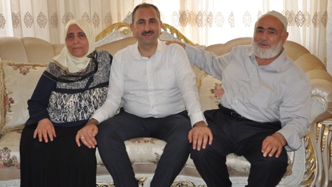 Adalet Bakanı Abdulhamit Gül'ün annesi hayatını kaybetti