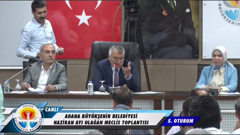 Adana Büyükşehir Belediye Başkanı Karalar'dan AKP Grup Başkanvekili'ne: Niye ters ters bakıyon, hayrola?