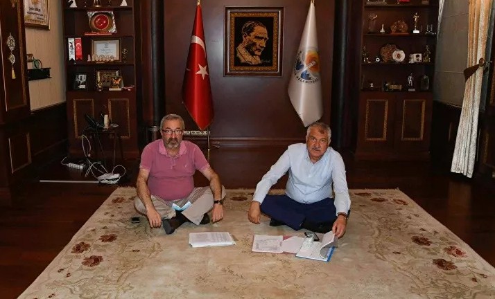 Adana Büyükşehir Belediyesi Başkanı Karalar'ın makam odasına haciz 
