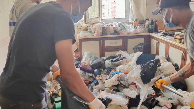 Adana'da bir evden 20 ton çöp çıkarıldı
