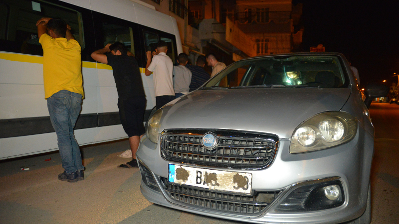 Adana'da çamurlu plakalı araçtaki yüzleri maskeli 5 kişi, gözaltına alındı
