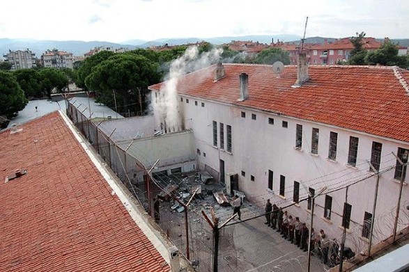 Adana'da çocuk koğuşunda yangın: 3'ü ağır 11 yaralı