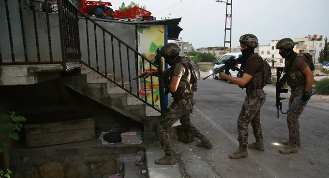 Adana'da PKK operasyonu: 17 şüphelinin evine baskın