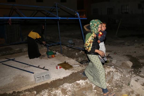  Adana'da Suriyelilerin çadırı yakıldı, ateş açıldı: 2 Suriyelinin durumu ağır!
