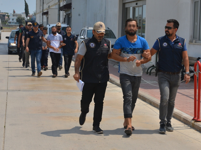 Adana'da yakalanan IŞİD'liler adliyeye sevk edildi
