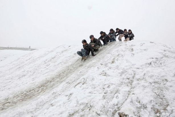 Afganistan'da 27 çocuk soğuktan öldü