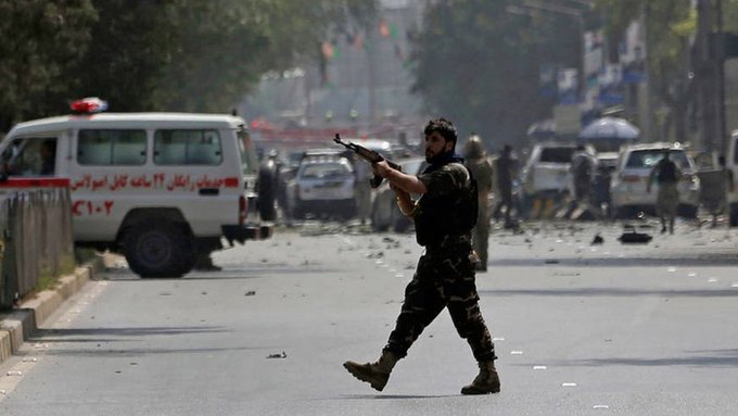 Afganistan'da camiye bombalı saldırı: En az 10 ölü