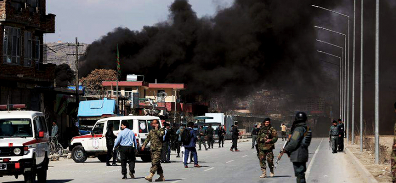 Afganistan'da hastaneye bombalı araçla saldırı: En az 20 ölü