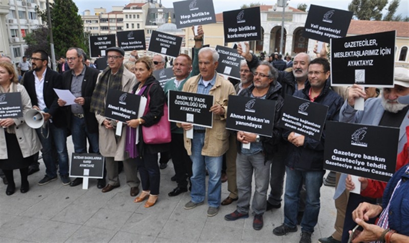 Gazeteciler Ahmet Hakan'a yapılan saldırıyı protesto etti!