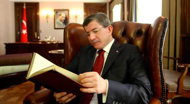 Akif Beki, Ahmet Davutoğlu'nun yayımladığı metne karşı gelenlere tepki gösterdi