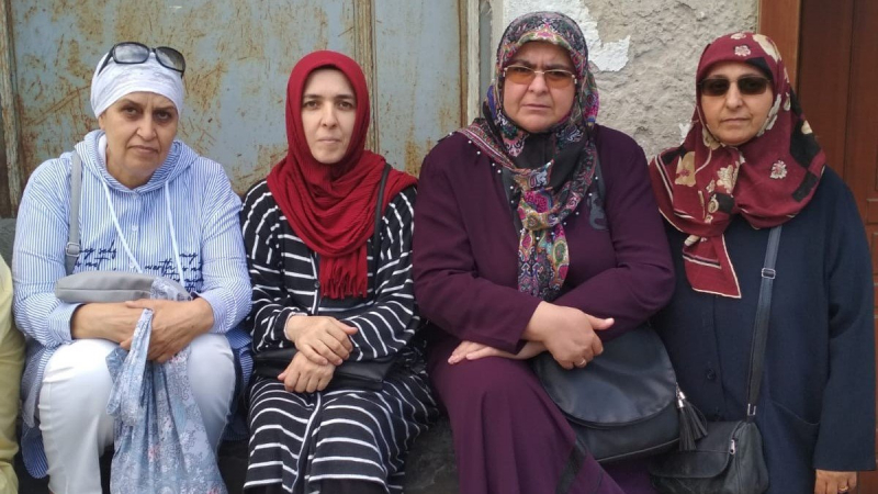 AKP İl Binası önündeki ailelere polis oturma eylemi için izin vermedi