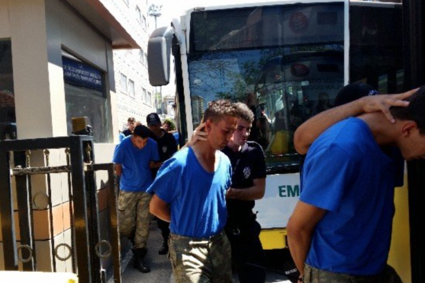 AKP İstanbul il binasına giren 68 asker tutuklandı!