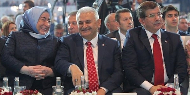 'AKP'de Davutoğlu ile ilgili tweet atılmayacak, yorum yapılmayacak'