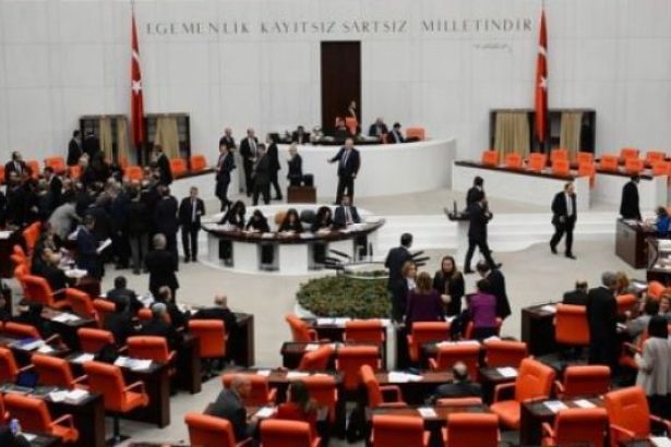 AKP'den bakan ve milletvekillerine seyahat yasağı!