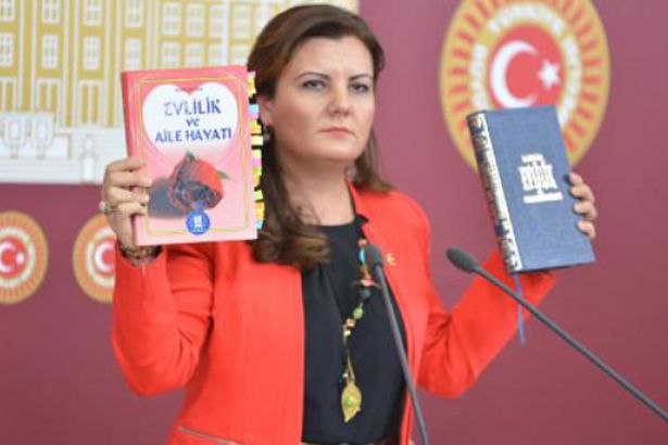 AKP’li belediyenin kitabı: Kadın dövülebilir, çocuklar 10-12 yaşlarında bile evlendirilebilir