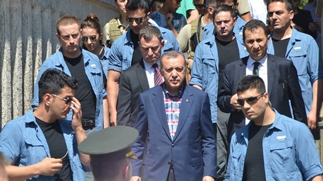 AKP'li vekiller: Erdoğan'ın korumaları bizi itip kakıyorlar