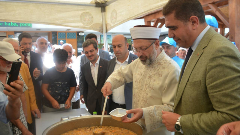 Ali Erbaş insanların kirasını ödeyemediği ülkede: 