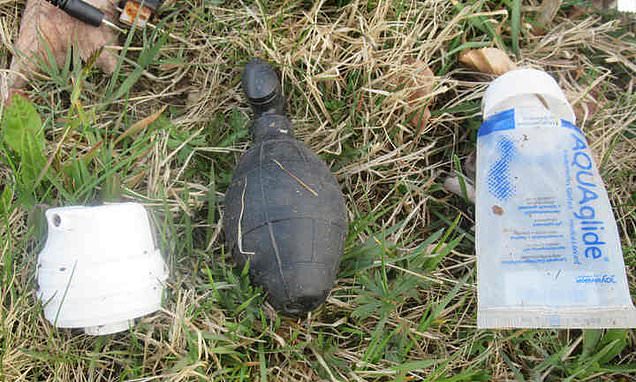 Alman polisi el bombası diye gitti, plastik bir seks oyuncağı çıktı