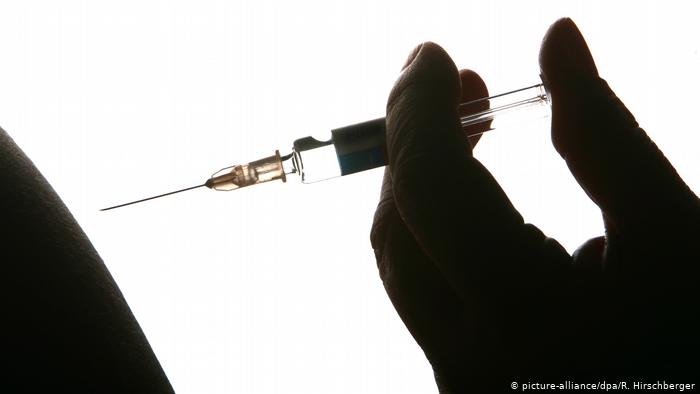 Almanya'da aşı karşıtı hemşire, aşı yerine tuzlu su enjekte etti
