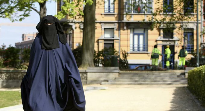 Almanya'da bir eyalet, çocuklara burka giydirilmesini yasakladı 