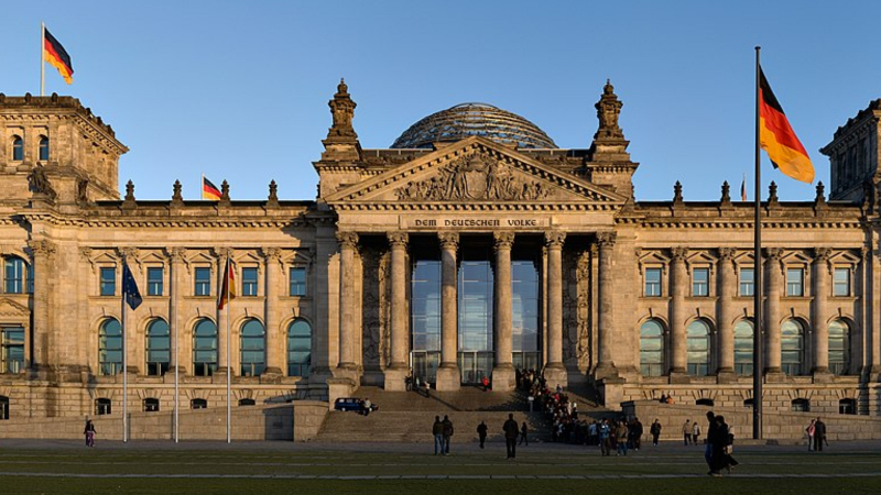 Almanya'da hükümeti devirme planı yaptıkları şüphesiyle 25 kişi gözaltına alındı