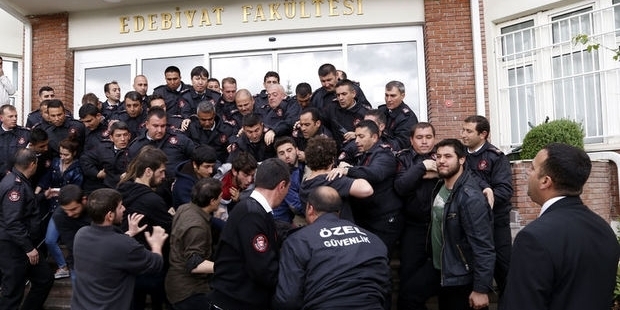 Anadolu Üniversitesi'nde polis müdahalesi!