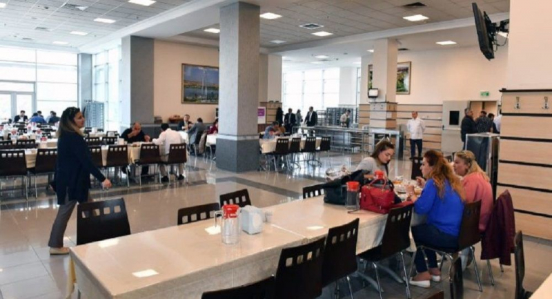 Ankara Belediyesi'nde çalışanlarla bürokratlar aynı yerde yemek yemeye başladı