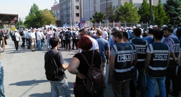 Ankara'da KESK üyelerine polis müdahalesi!