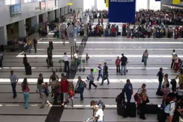 Antalya Havalimanı'nda 'FETÖ bağlantısı' sebebiyle 300 kişi işten çıkartıldı