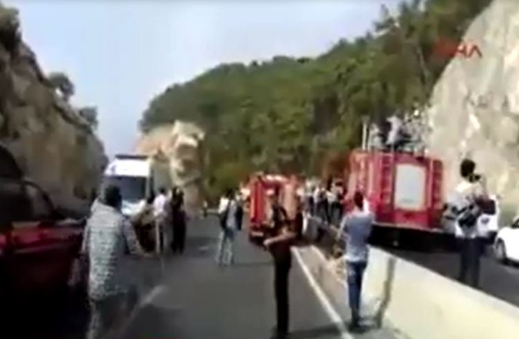 Antalya'da askeri araca saldırı! 