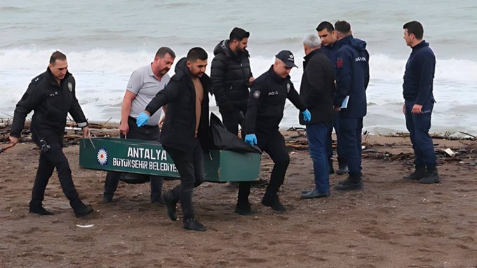 Antalya'da denizde yine erkek cesedi bulundu