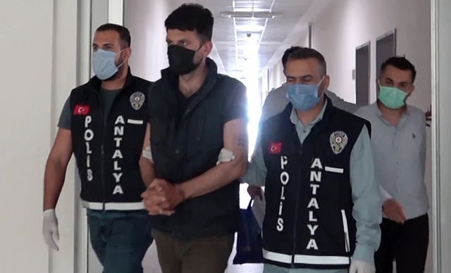 Antalya'da kanserli hastaların ilaçlarını alıp, başkasına sattı