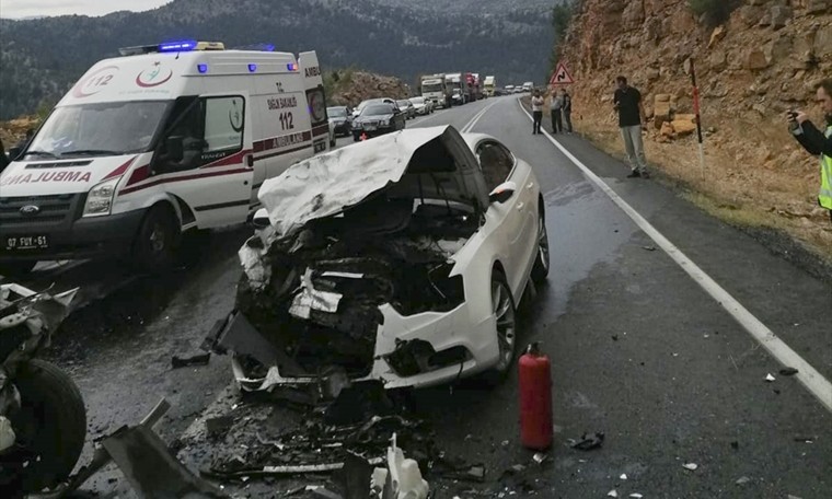 Antalya'da kaza: 4 ölü, 2 yaralı