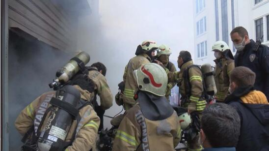 Arnavutköy'de yangın: 3 kişi hayatını kaybetti