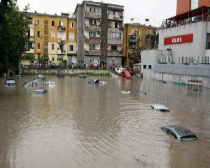 Arnavutluk'ta sel! 3 kişi öldü, 4 kişi kayıp...