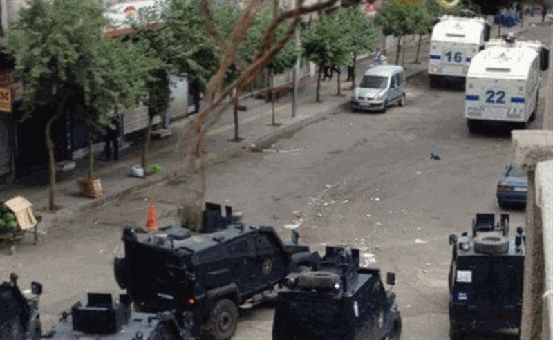 Diyarbakır'da karakola saldırı! 1 asker yaralı..